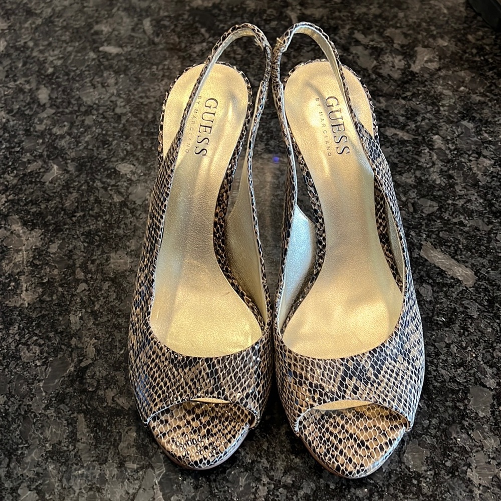Guess Size 7-1/2 Women’s Snakeskin Heels